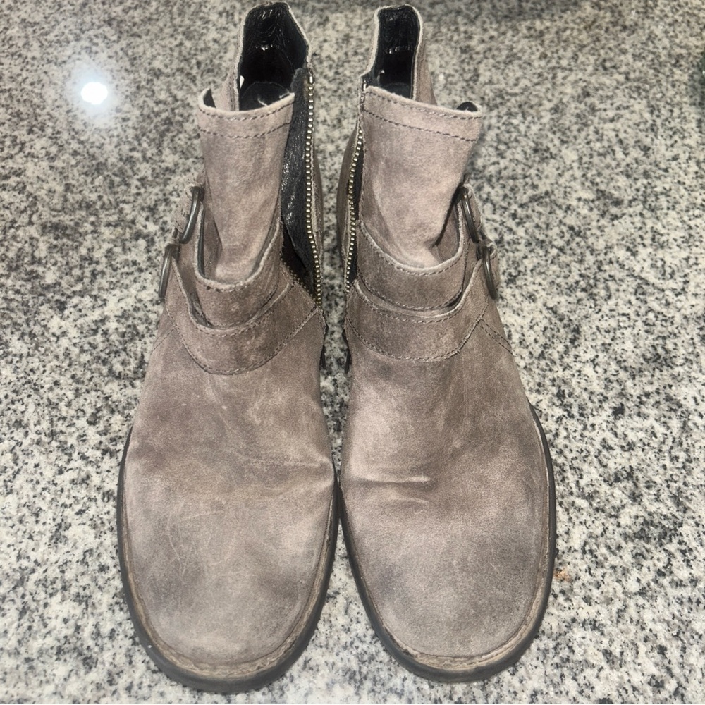 Born Brown Ankle Boots zip up Casual super comfy